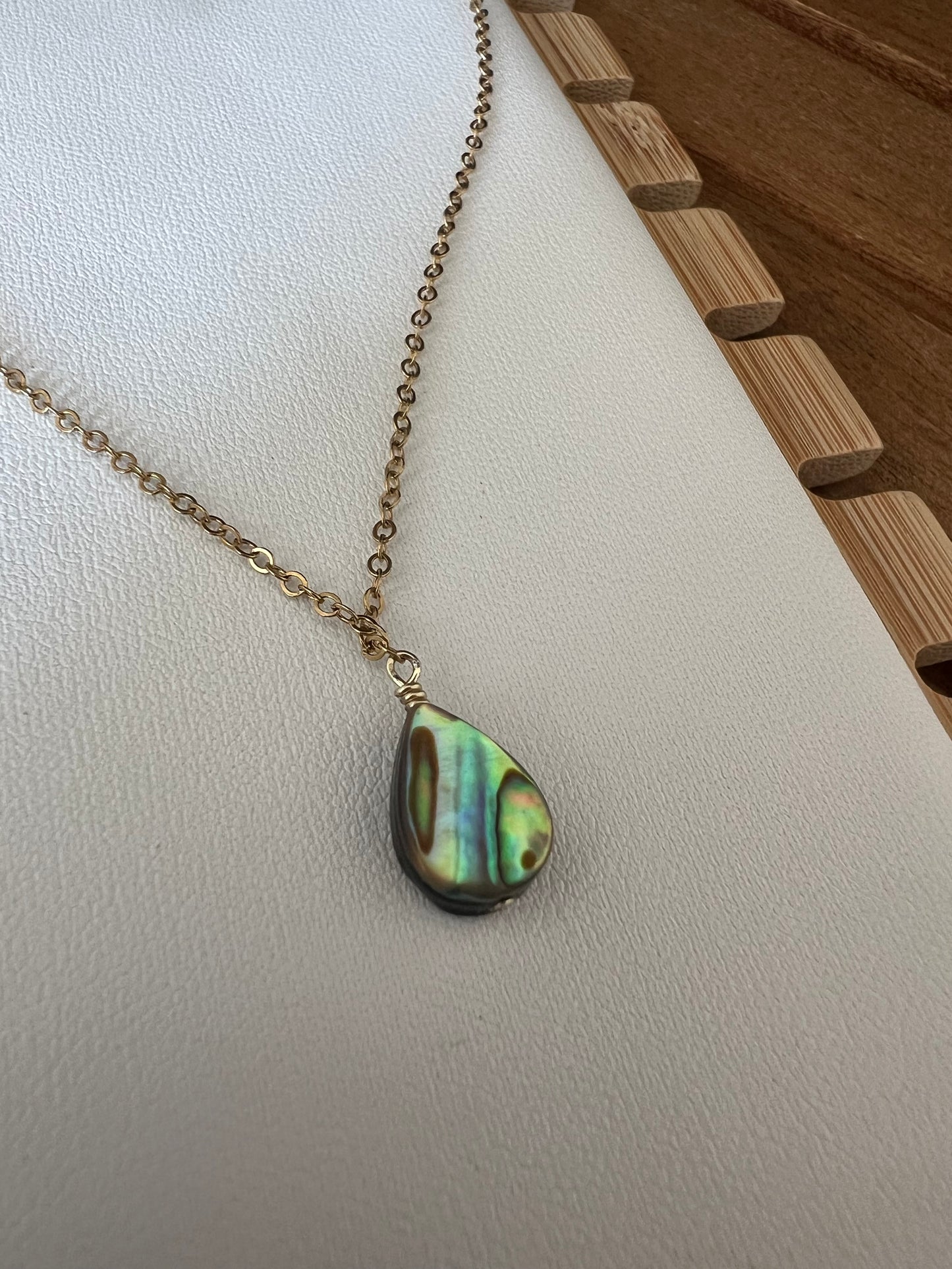 Collier "Ormoa" Goutte en Nacre d’abalone