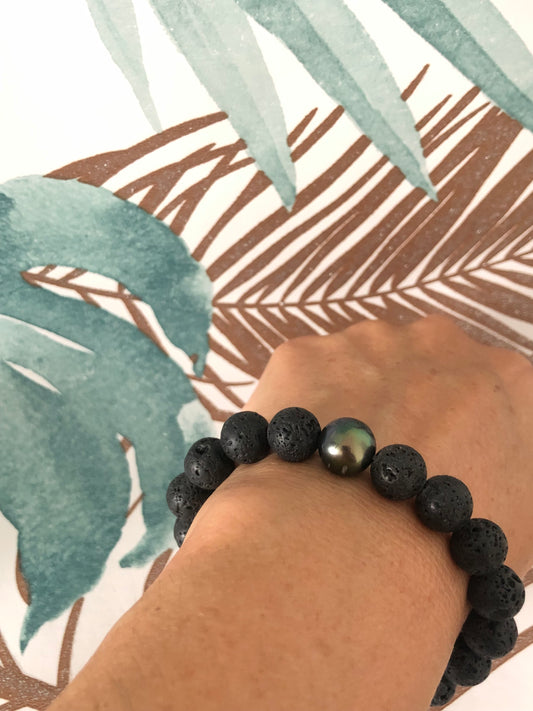 Bracelet Homme "Mana" avec perles de roche volcanique et perle de Tahiti.