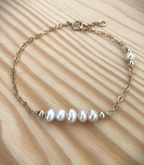 Bracelet "Lola" en Or laminé 14k et perles de culture blanches