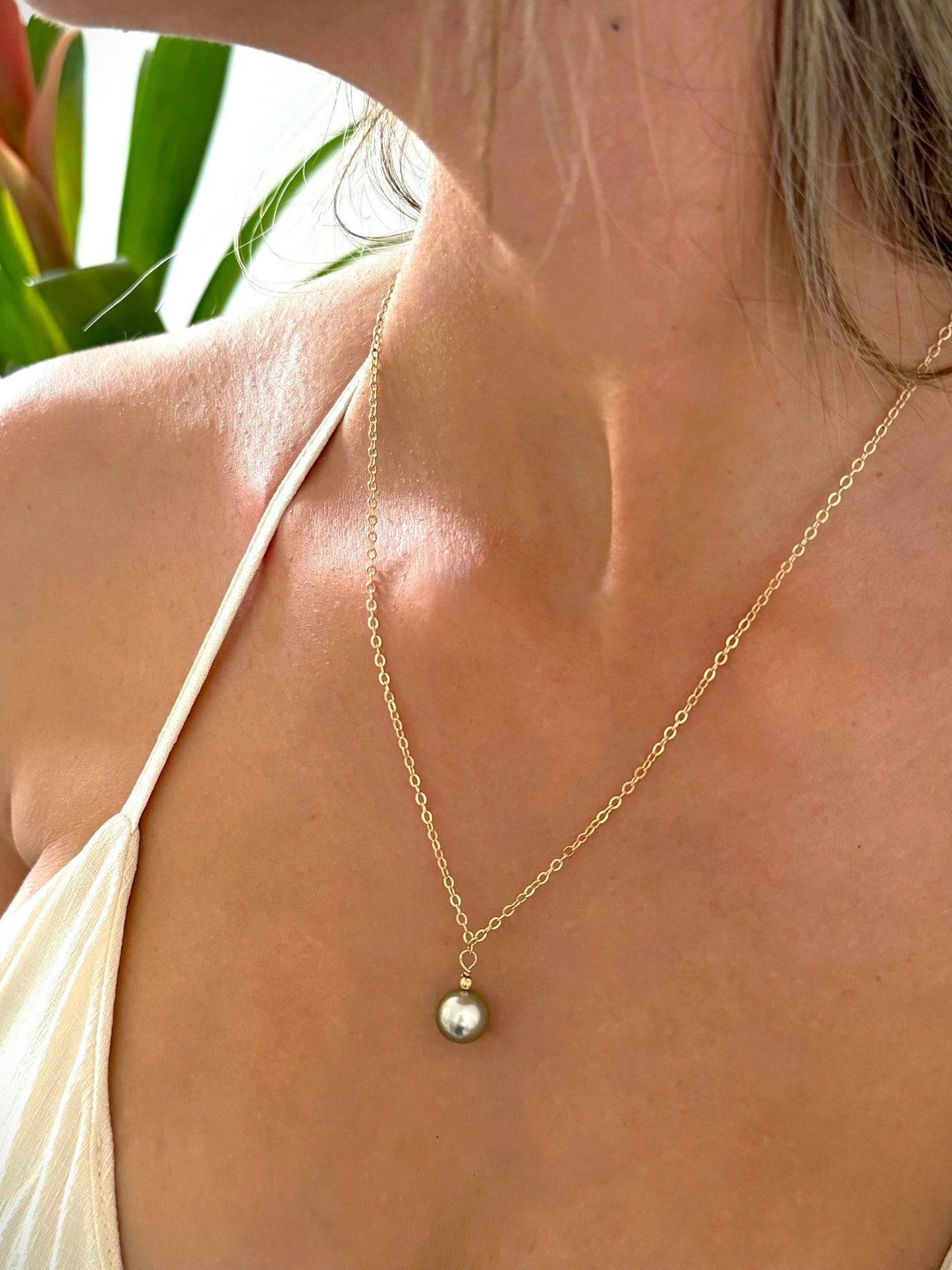 Collier "Lima" en Or Laminé 14k et perle de Tahiti verte